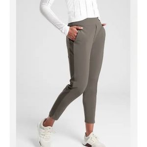 ATHLETA Brooklyn Ankle Pant. Size 6